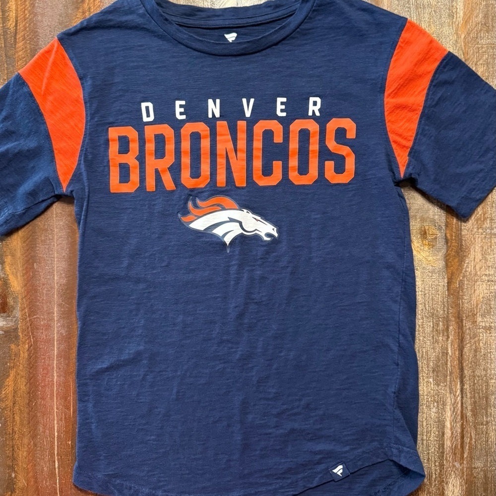Denver Broncos Women’s Fanatics Short Sleeve Tee—EUC